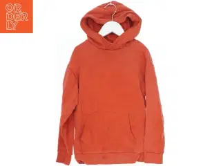 Rød hættetrøje fra H&M (str. 134)