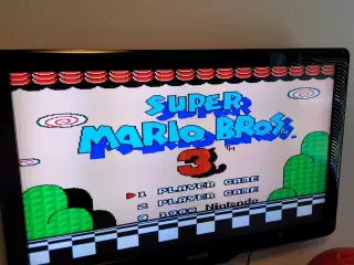 Tv og controllers med flere 1000 spil 
