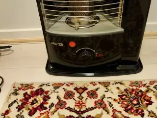 fin olie kamin med fuld tank er som ny pris 600 kr