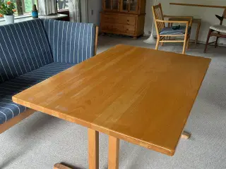 Sofabord i klassisk design - lakeret bøg