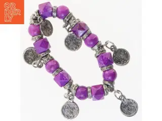 Lilla armbånd med charms (str. Ø 6 cm)