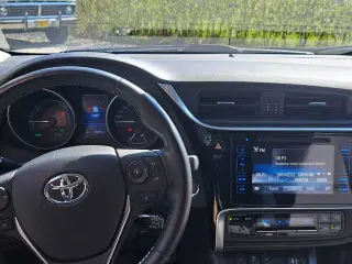 Toyota Auris Hybrid Hatchback