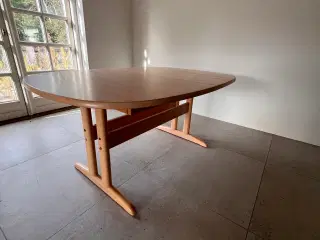 Spisebord i bøgetræ
