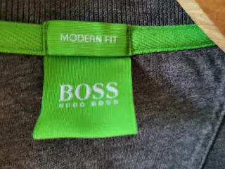 Hugo Boss bluse.