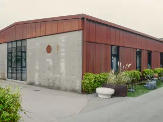 Unikt showroom/kontor med højt til loftet – unik mulighed i Kløverbyen på Amager