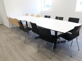 2 stk. Kantineborde med 14 stole + Højstol