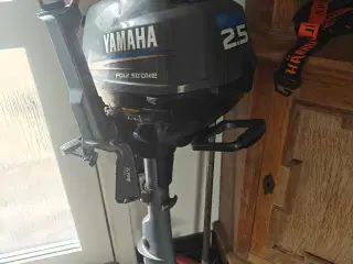 Båd motor.