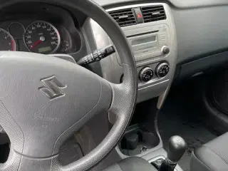 Suzuki Liana 1,6L