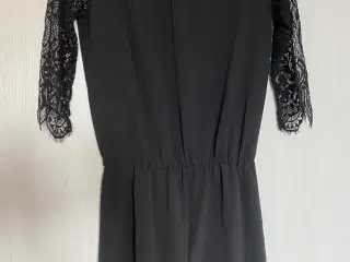 Neo Noir kjole sælges