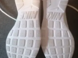 Nike Tanjun fitness sko
