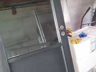 Super fin udendørs dør sælges med nøgle klar til a