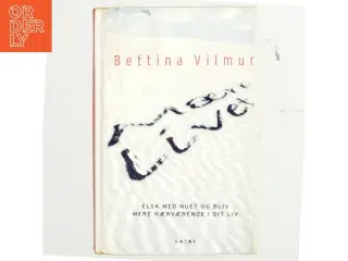 Mærk livet : elsk med nuet og bliv mere nærværende i dit liv af Bettina Vilmun (Bog)