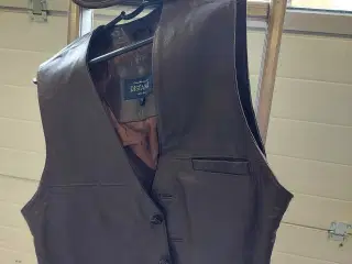 Skindvest og stetson cap