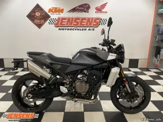 Husqvarna Svartpilen 801