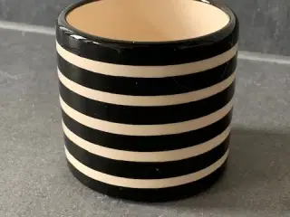 Stribet sort/råhvid urtepotteskjuler