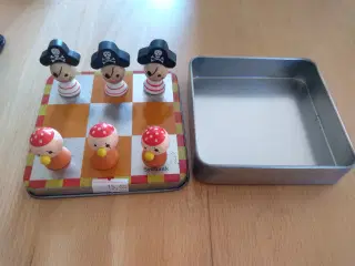 KRYDS OG BOLLE med særevere og pirater