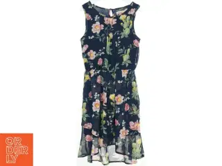Blomstret sommerkjole fra H&M (str. 140)