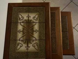 Træborde med fliseplade