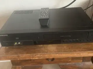 Vhs afspiller samt film