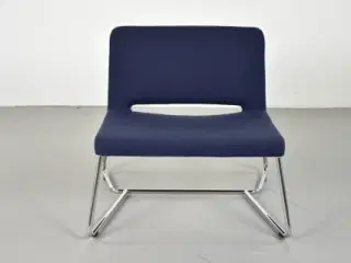 Martela softx loungestol med blåt polster og krom stel