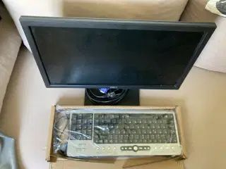 Computerskærm 19" 2 højtaler og nyt tastatur