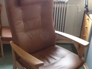 Farstrup læder lænestol med skammel