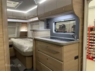 2024 - Fendt Bianco Activ 465 SGE   Fendt med enkeltsenge og lameludtræk fra Hinshøj Caravan A/S