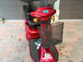 Fin velholdt, og velkørende elscooter.