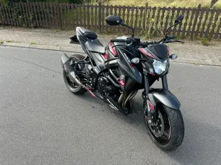 Suzuki GSXS 750 