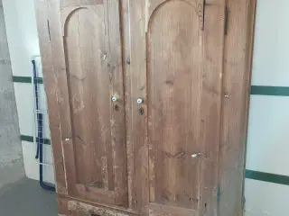 Stort Karlekammerskab 