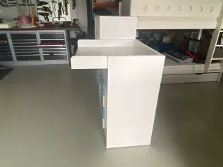 IKEA møbler - reol og puselkommode