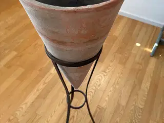 Vintage/terracotta kegleformet plantekrukke