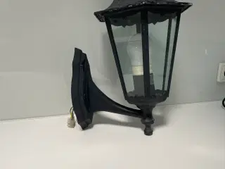 Flot gammel gårdlampe