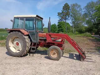 IH844 s Traktor 