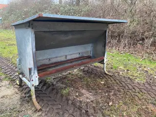 Foderautomat kalveskjul foderhæk kalve 2