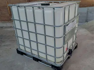 Palletanke. 1000 liters tanke. 6541 Bevtoft. 