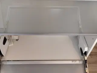 Køkkenskab Kitchen cabinets with glass