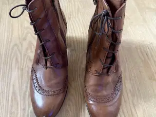 ECCO STØVLETTER. LIDT SJOVE