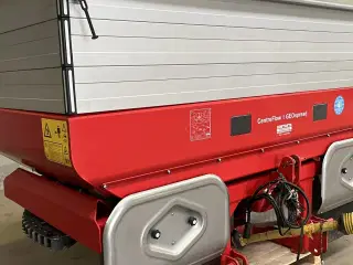 Kverneland Exacta TL 3900 GEOSPREAD Model year 2017