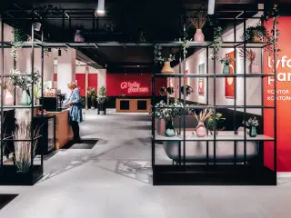 Flot højloftet kontor med egen tagterrasse i Måløv