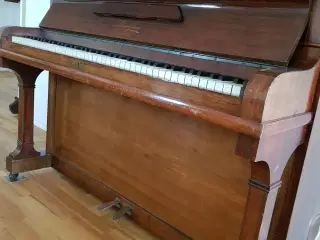 Brugt og lidt slidt klaver