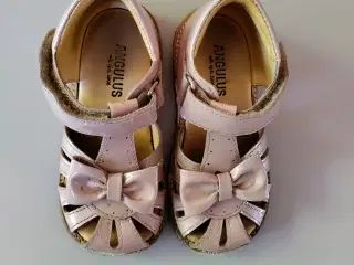 Angulus sandaler str 24