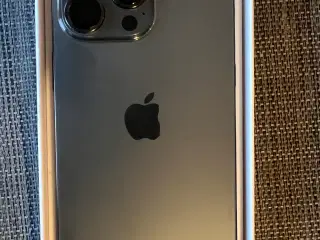 iPhone 15pro Max grafitsort og hvid