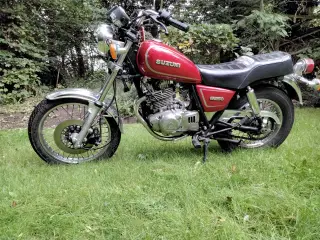 Suzuki 250 cc , synet