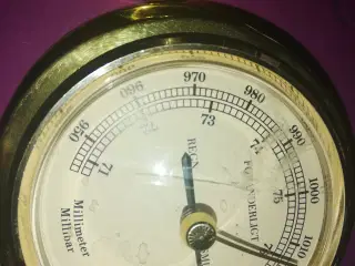 Ur og  Barometer 