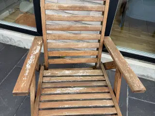 Ikea bord med 6 stole og lyse beige hynder