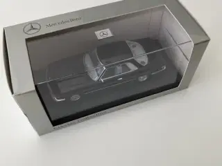 Mercedes SL (R107) modelbil 1:43