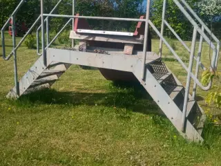 GALVANISERET TRAPPE / RØRBRO I MEGET PÆN STAND