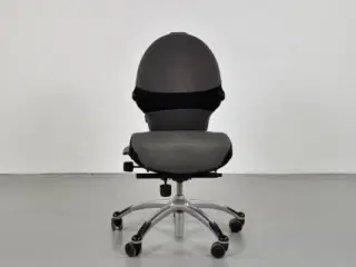Rh extend kontorstol med gråbrun polster med sort bælte