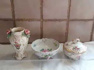 Keramik m blomster 1stk5kr 3stk 10kr